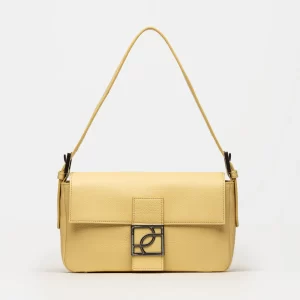 Cartera al hombro Signature en cuero graneado