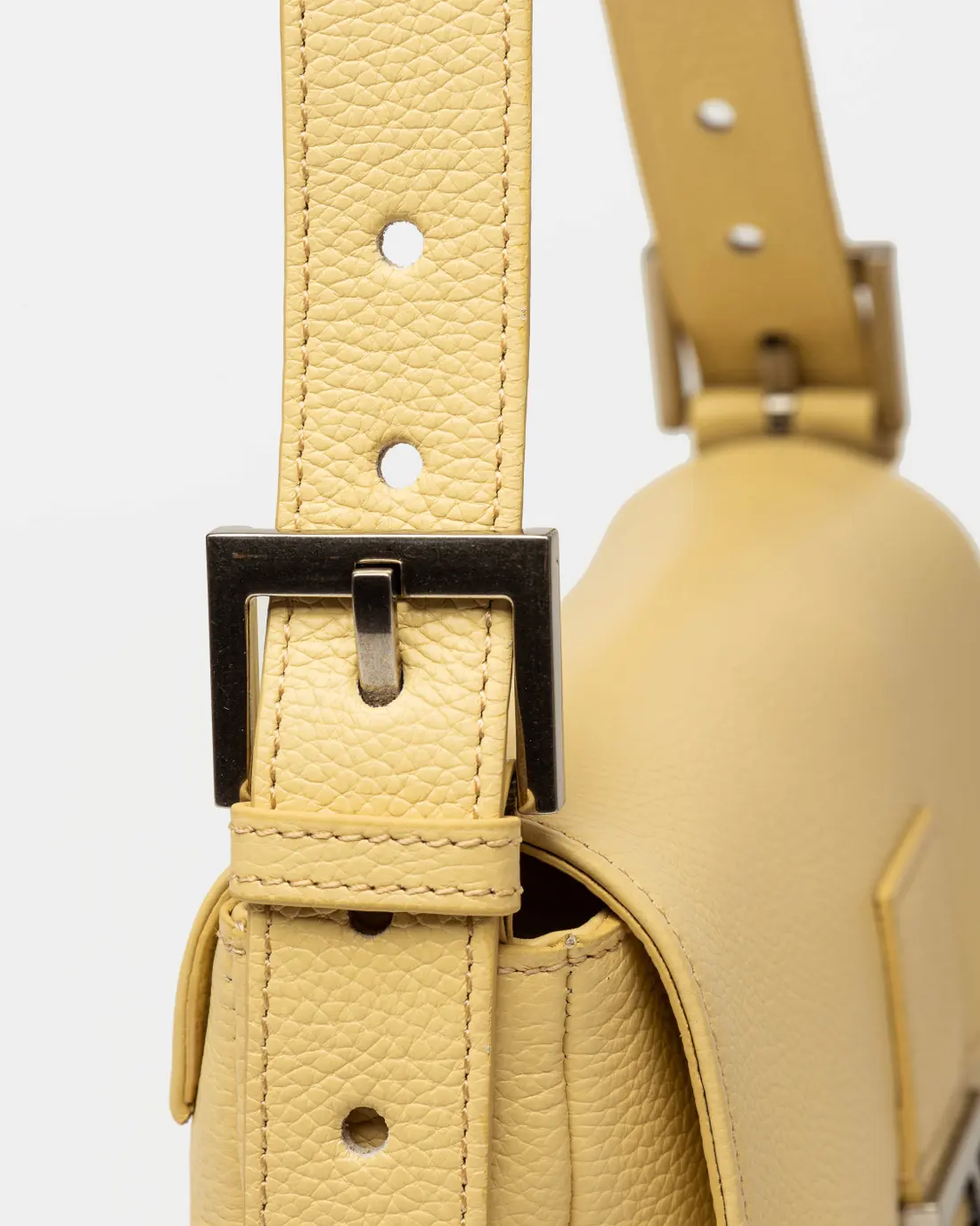 Cartera al hombro Signature en cuero graneado - Imagen 4