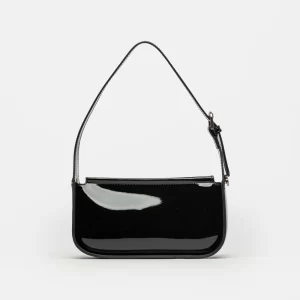 Cartera al hombro Leaf en efecto cuero charol