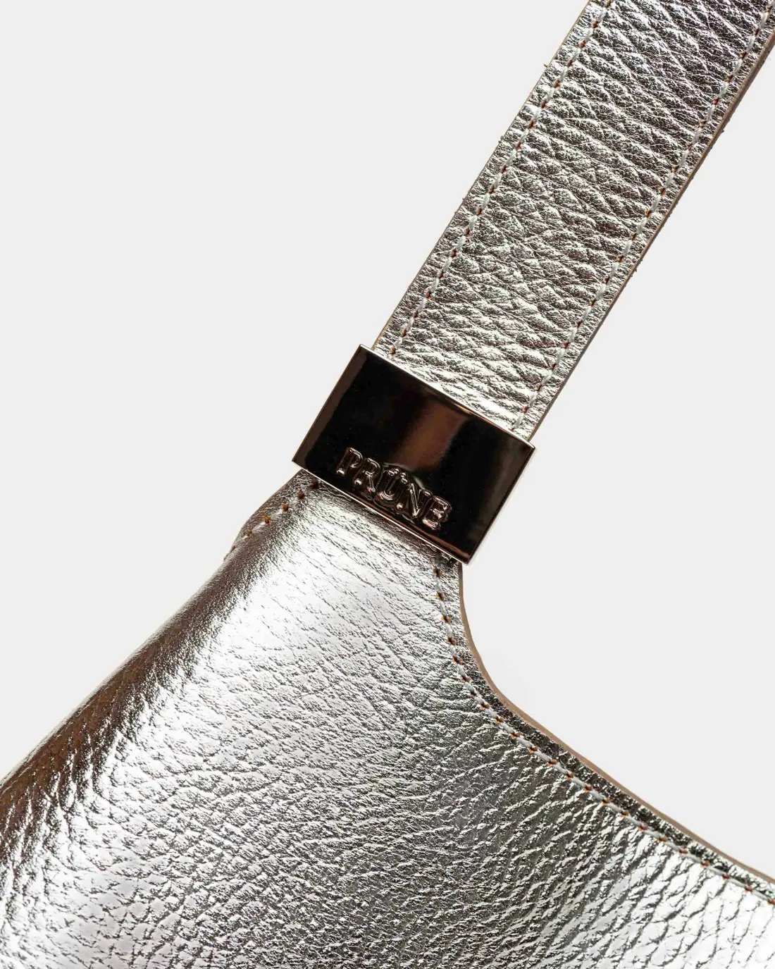 Bolso Eterial en cuero graneado metalizado - Imagen 4